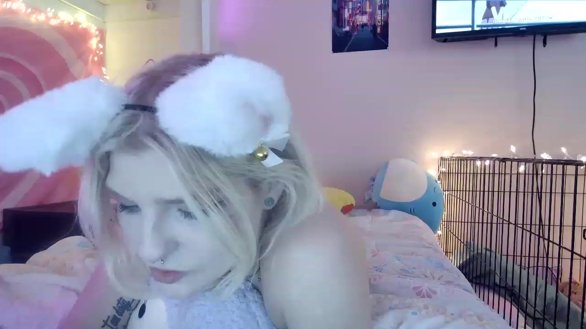 Gallery image thumbnail from DuckChan0's myfreecams stream on, 08/16/2023, 19:00 image 16 of 20