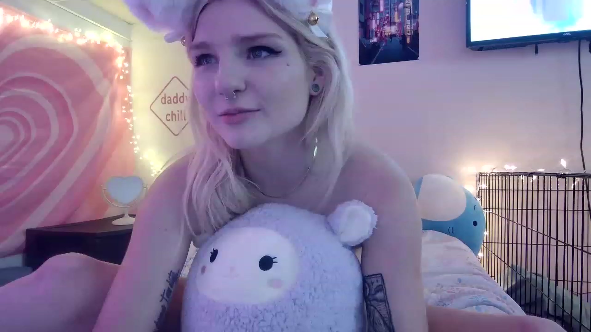 Gallery image thumbnail from DuckChan0's myfreecams stream on, 08/16/2023, 19:00 image 20 of 20