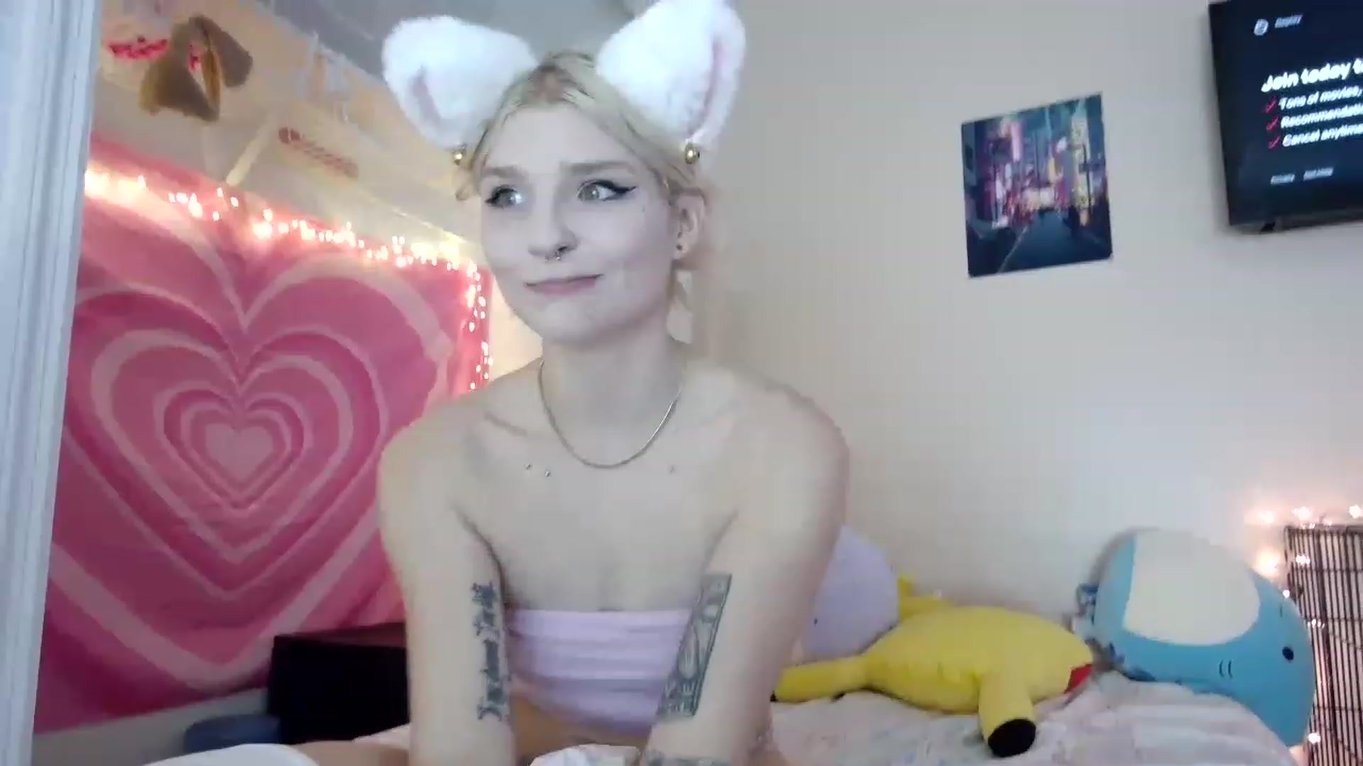 Gallery image thumbnail from DuckChan0's myfreecams stream on, 08/17/2023, 16:50 image 17 of 20