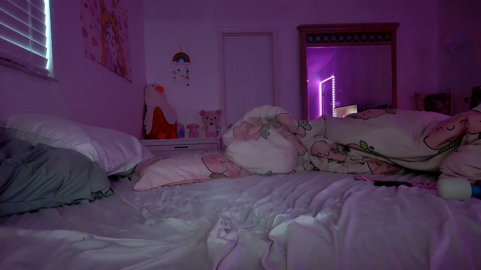 Gallery image thumbnail from DuckChan0's myfreecams stream on, 08/19/2023, 23:14 image 16 of 20