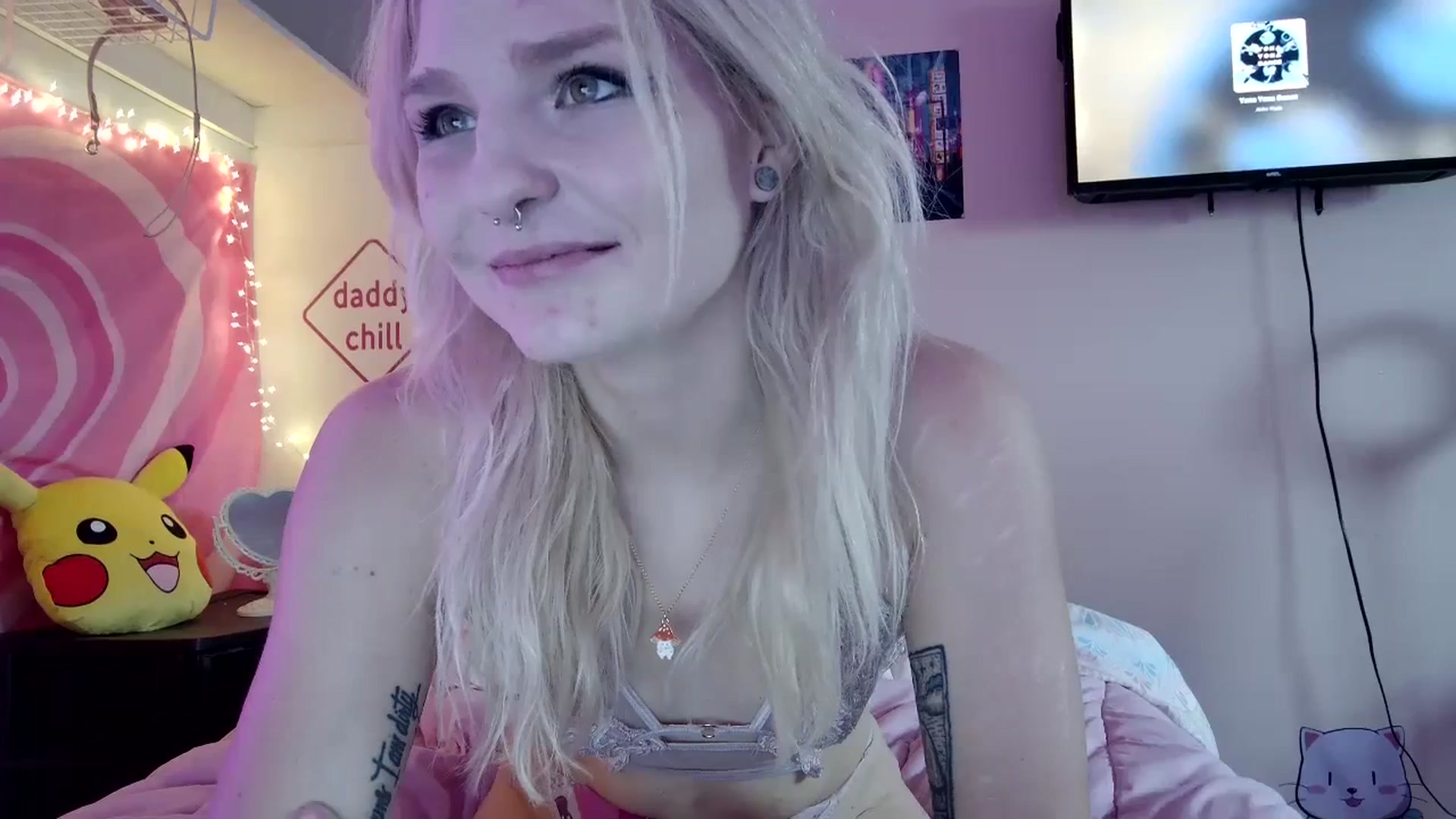 Gallery image thumbnail from DuckChan0's myfreecams stream on, 08/21/2023, 17:08 image 12 of 20