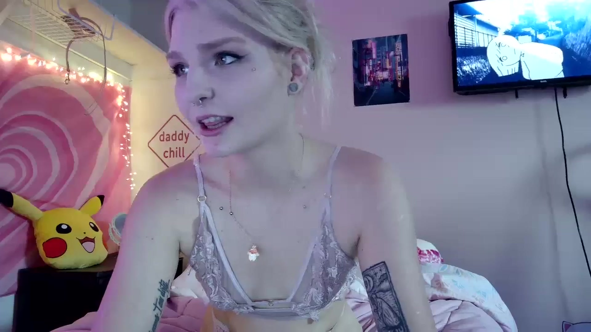 Gallery image thumbnail from DuckChan0's myfreecams stream on, 08/21/2023, 17:08 image 6 of 20