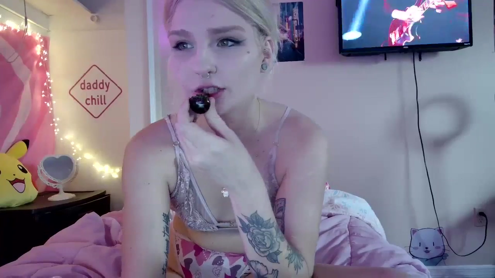 Gallery image thumbnail from DuckChan0's myfreecams stream on, 08/21/2023, 17:08 image 9 of 20