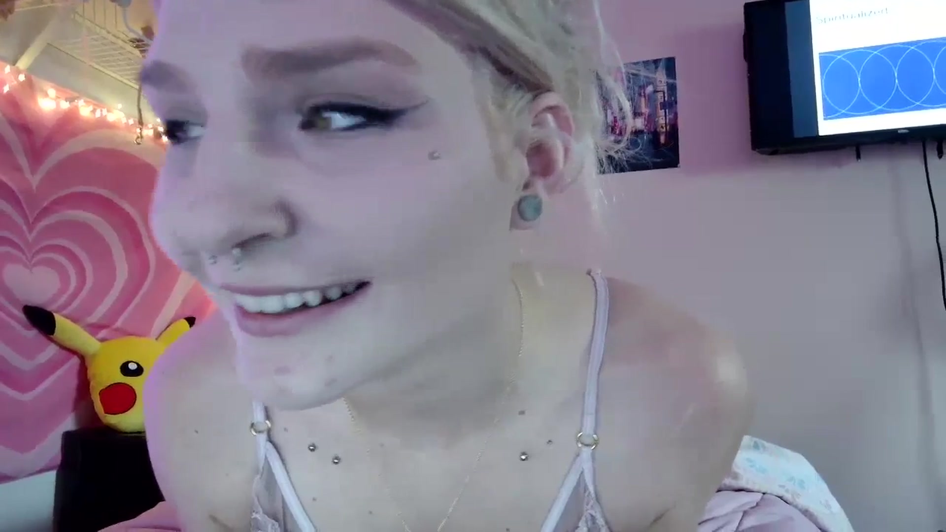 Gallery image thumbnail from DuckChan0's myfreecams stream on, 08/21/2023, 17:08 image 5 of 20