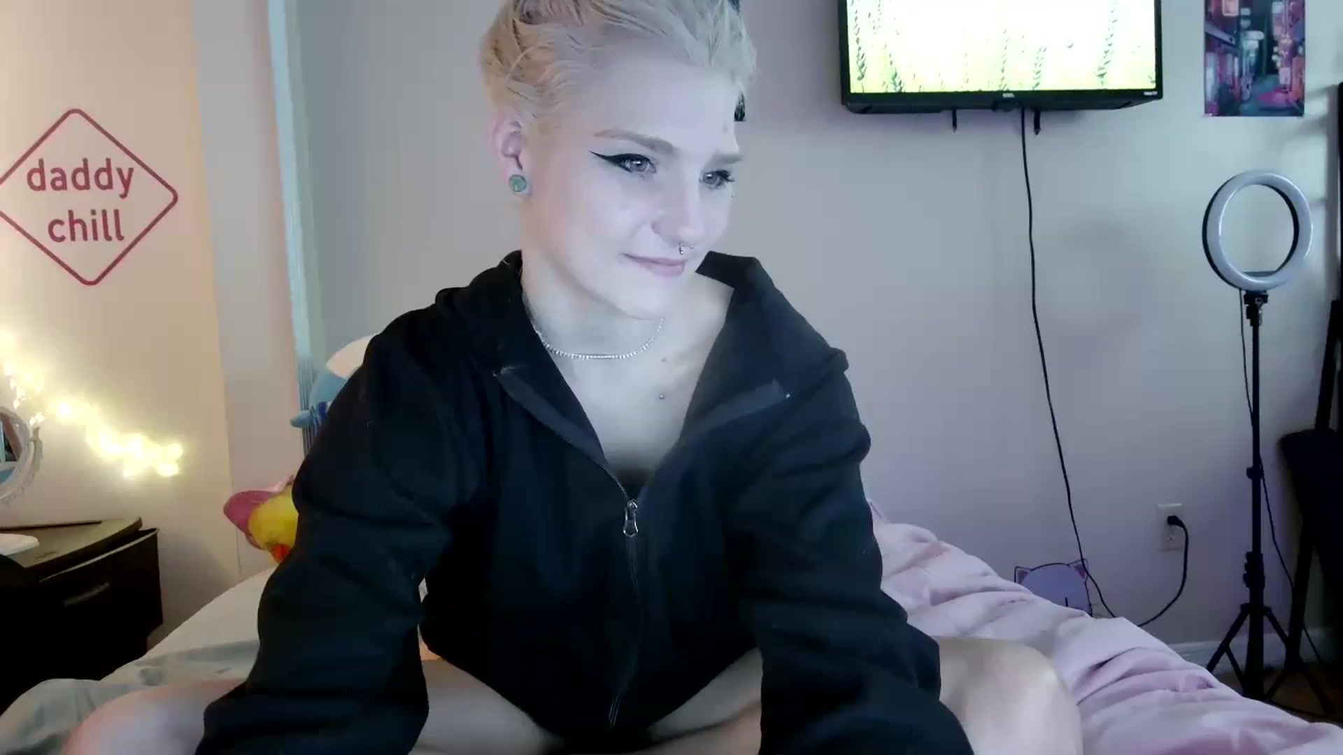 Gallery image thumbnail from DuckChan0's myfreecams stream on, 08/22/2023, 16:06 image 1 of 20
