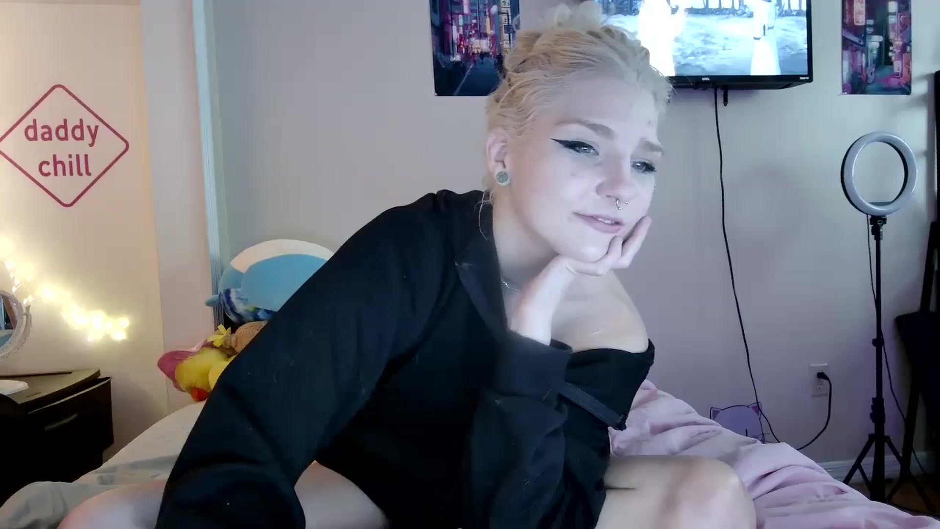 Gallery image thumbnail from DuckChan0's myfreecams stream on, 08/22/2023, 16:06 image 2 of 20