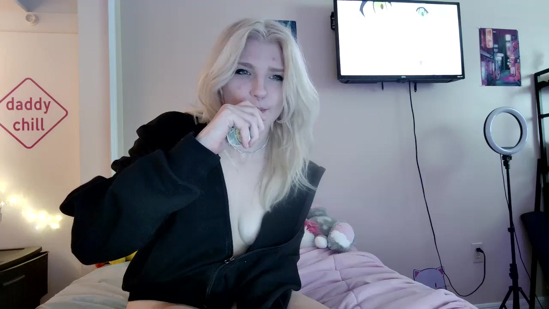 Gallery image thumbnail from DuckChan0's myfreecams stream on, 08/22/2023, 16:06 image 15 of 20