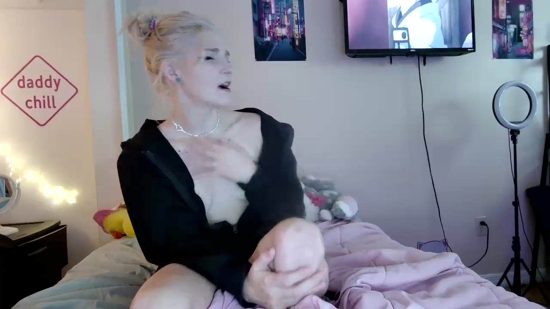 Gallery image thumbnail from DuckChan0's myfreecams stream on, 08/22/2023, 16:06 image 8 of 20