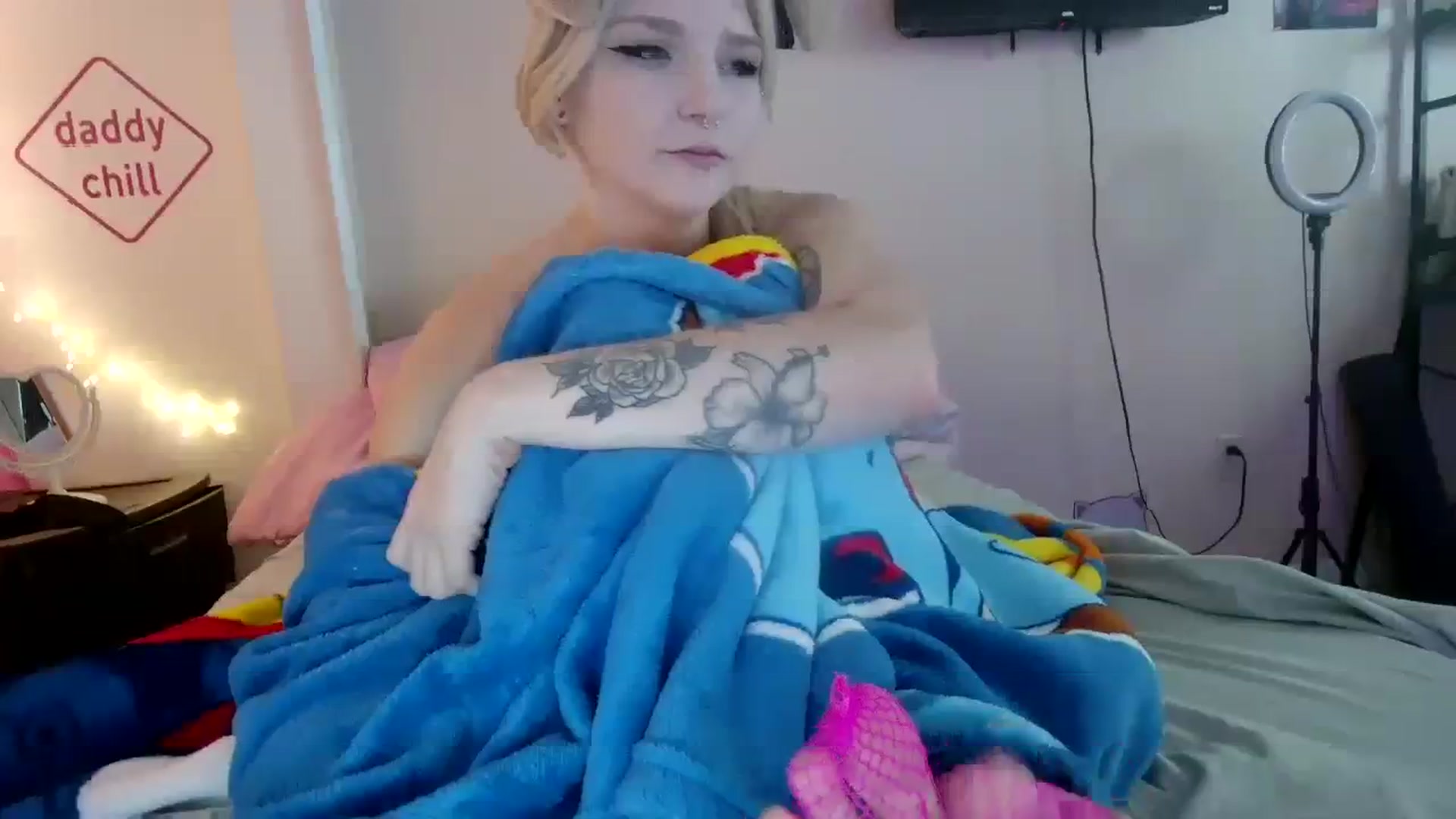 Gallery image thumbnail from DuckChan0's myfreecams stream on, 08/23/2023, 17:53 image 3 of 20
