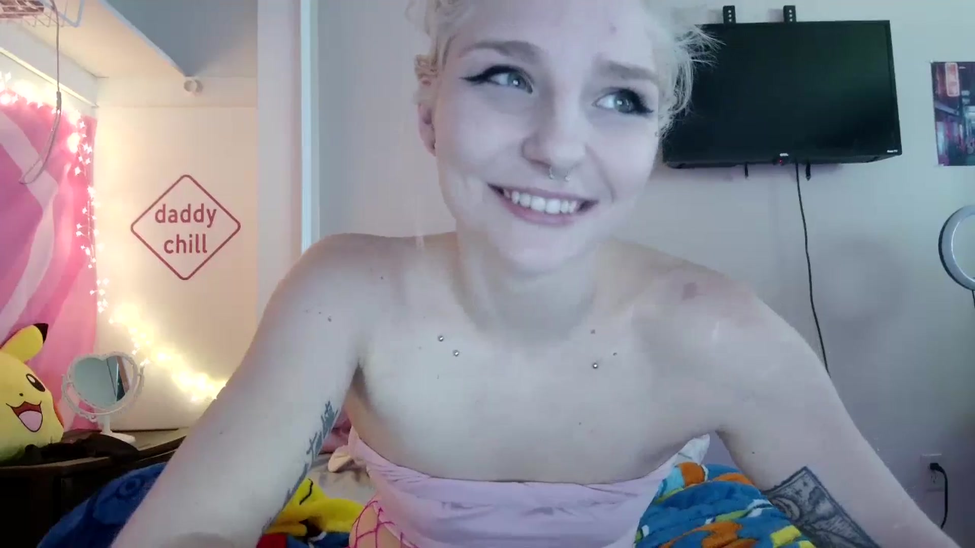 Gallery image thumbnail from DuckChan0's myfreecams stream on, 08/23/2023, 17:53 image 16 of 20