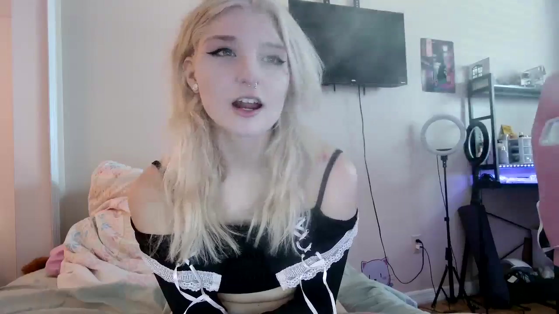 Gallery image thumbnail from DuckChan0's myfreecams stream on, 08/25/2023, 23:07 image 5 of 20