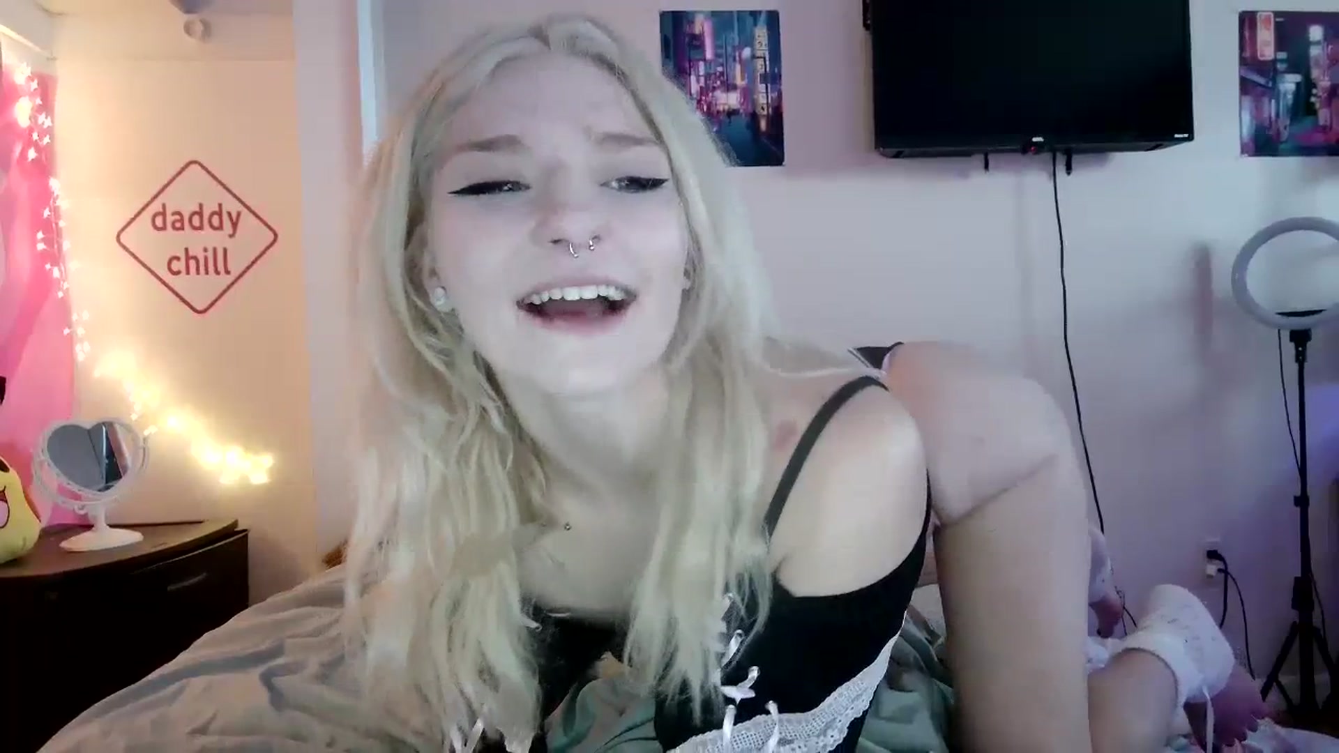 Gallery image thumbnail from DuckChan0's myfreecams stream on, 08/25/2023, 15:57 image 4 of 20