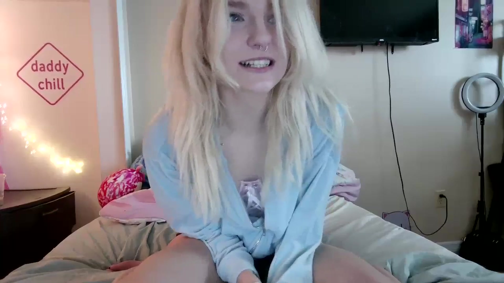 Gallery image thumbnail from DuckChan0's myfreecams stream on, 08/29/2023, 17:04 image 4 of 20