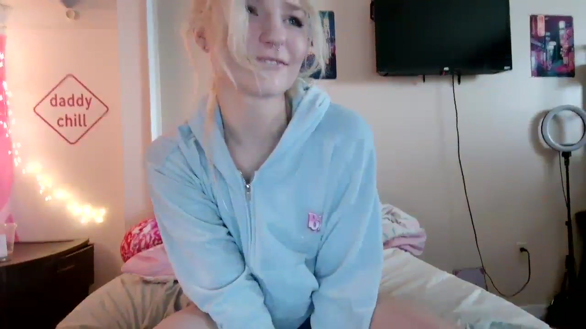 Gallery image thumbnail from DuckChan0's myfreecams stream on, 08/29/2023, 17:04 image 2 of 20