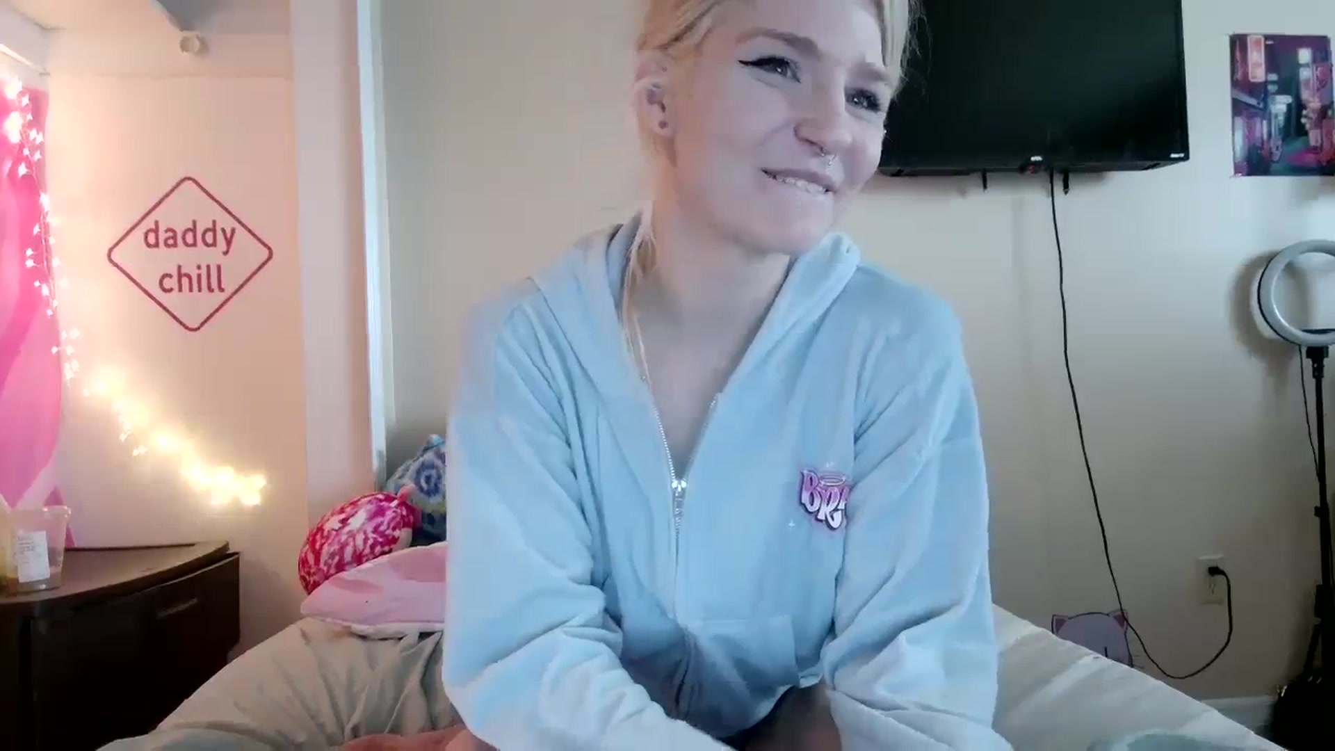 Gallery image thumbnail from DuckChan0's myfreecams stream on, 08/29/2023, 17:04 image 3 of 20