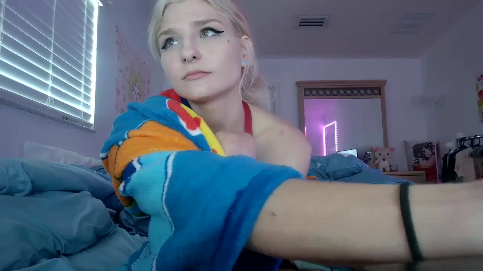 Gallery image thumbnail from DuckChan0's myfreecams stream on, 08/31/2023, 18:12 image 2 of 20