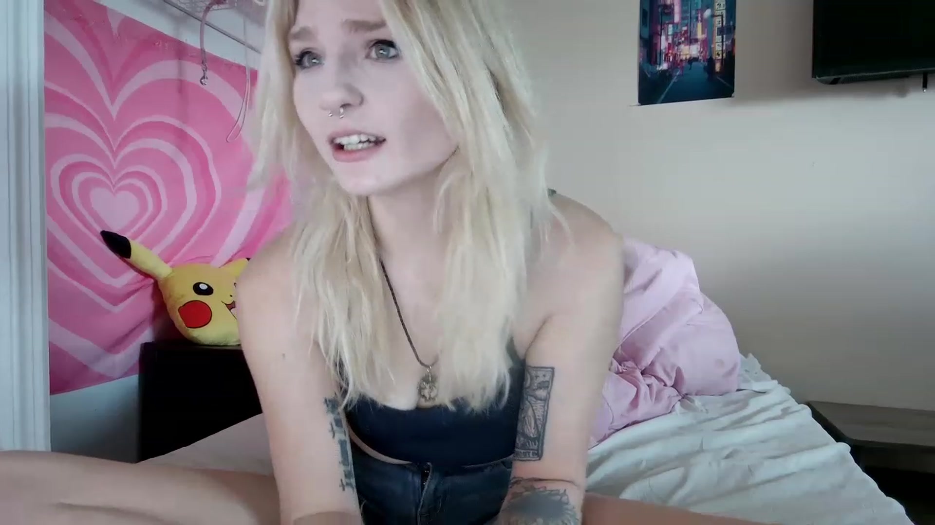 Gallery image thumbnail from DuckChan0's myfreecams stream on, 09/05/2023, 16:00 image 17 of 20