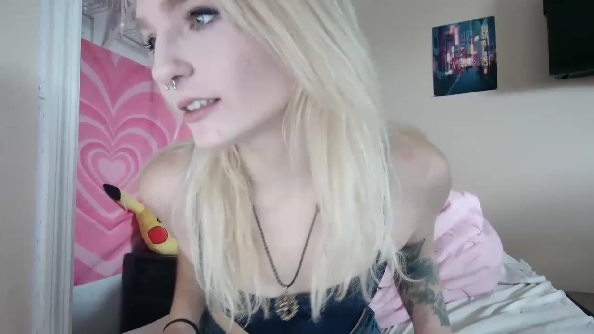 Gallery image thumbnail from DuckChan0's myfreecams stream on, 09/05/2023, 16:00 image 20 of 20
