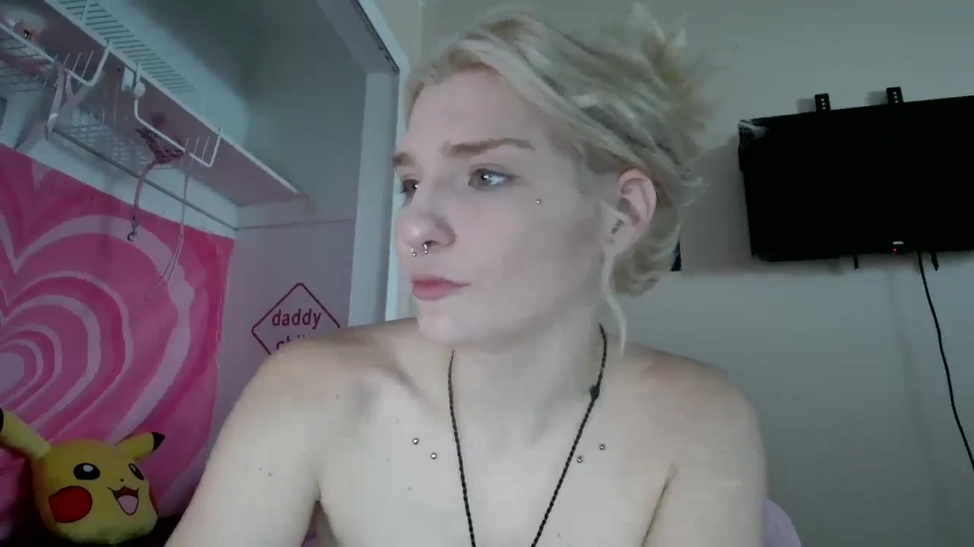 Gallery image thumbnail from DuckChan0's myfreecams stream on, 09/06/2023, 16:27 image 17 of 20