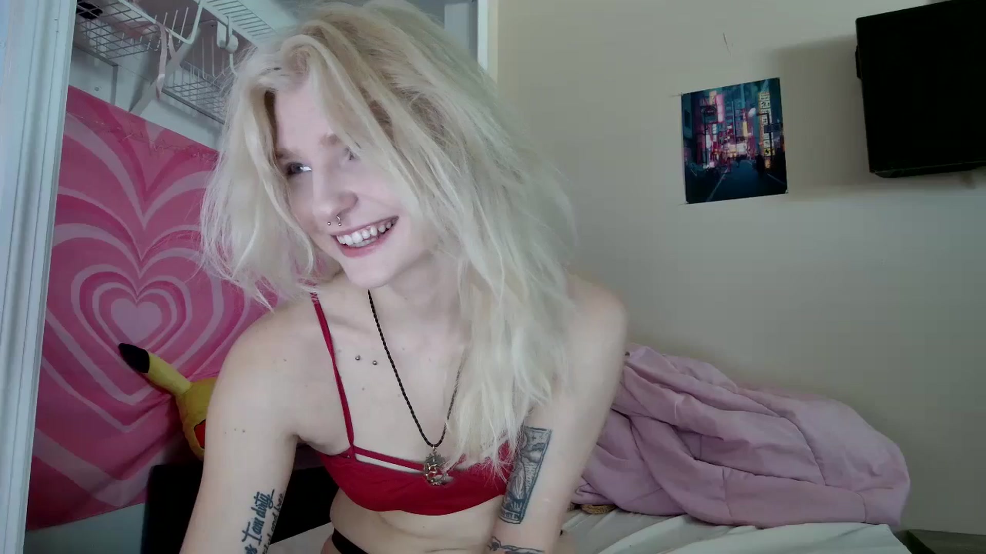 Gallery image thumbnail from DuckChan0's myfreecams stream on, 09/06/2023, 16:27 image 4 of 20
