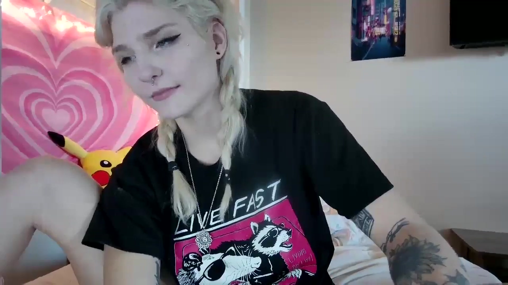 Gallery image thumbnail from DuckChan0's myfreecams stream on, 09/07/2023, 17:42 image 14 of 20