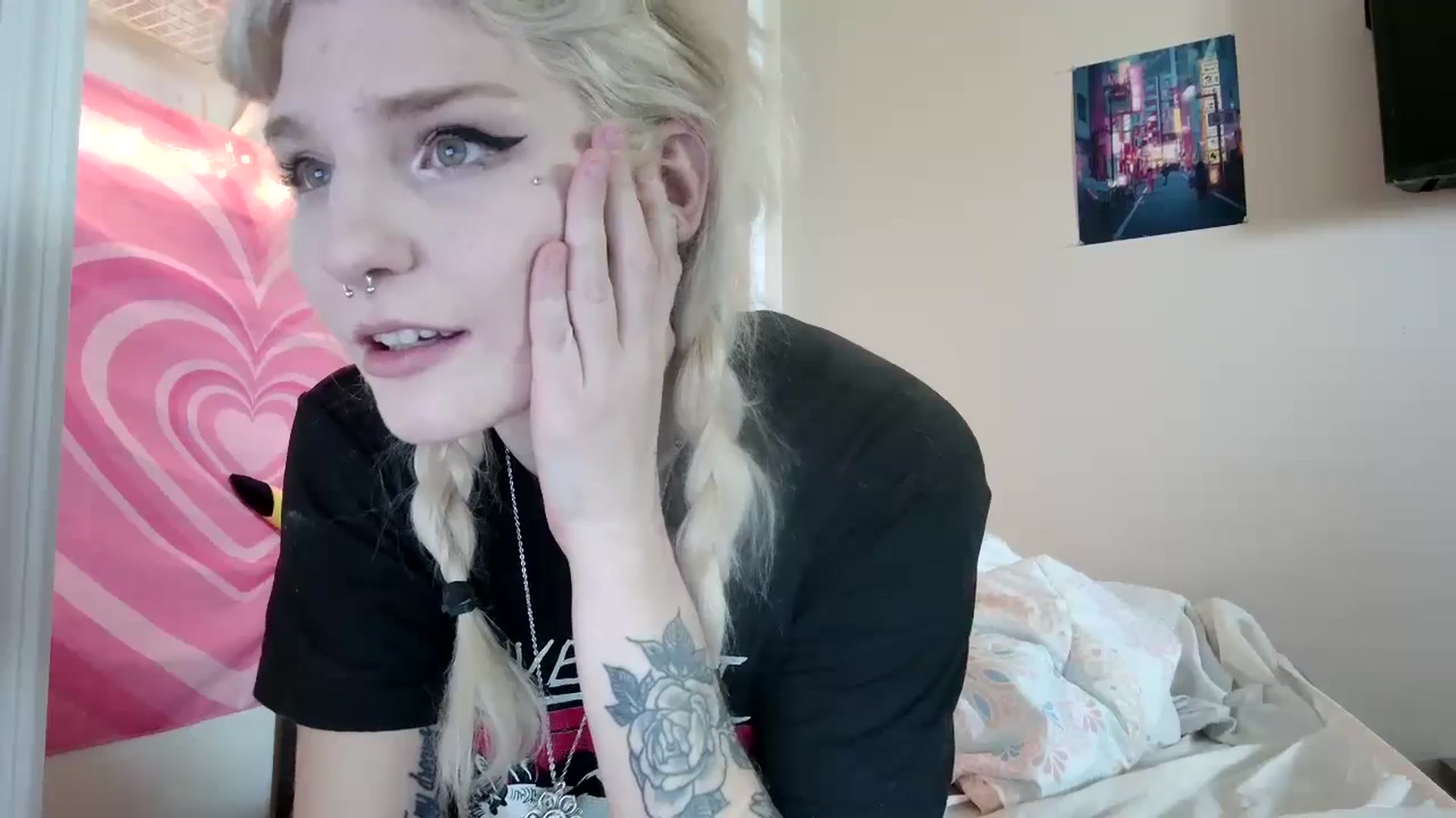Gallery image thumbnail from DuckChan0's myfreecams stream on, 09/07/2023, 17:42 image 6 of 20
