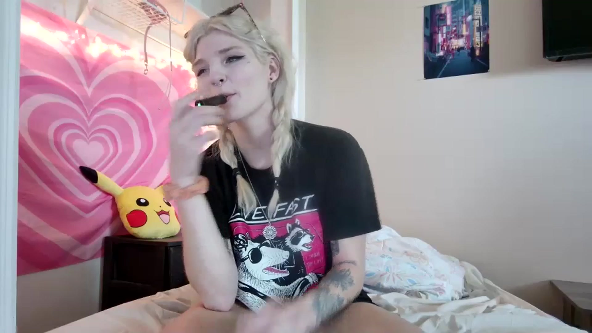 Gallery image thumbnail from DuckChan0's myfreecams stream on, 09/07/2023, 17:42 image 18 of 20