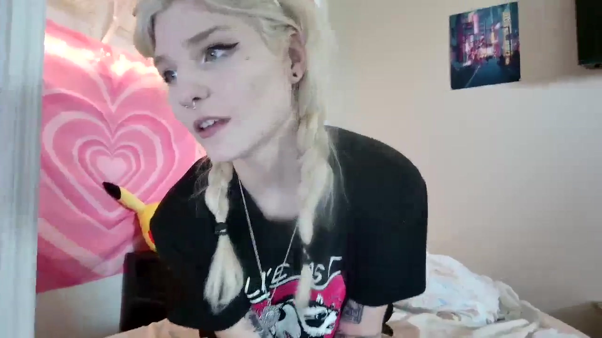 Gallery image thumbnail from DuckChan0's myfreecams stream on, 09/07/2023, 17:42 image 19 of 20
