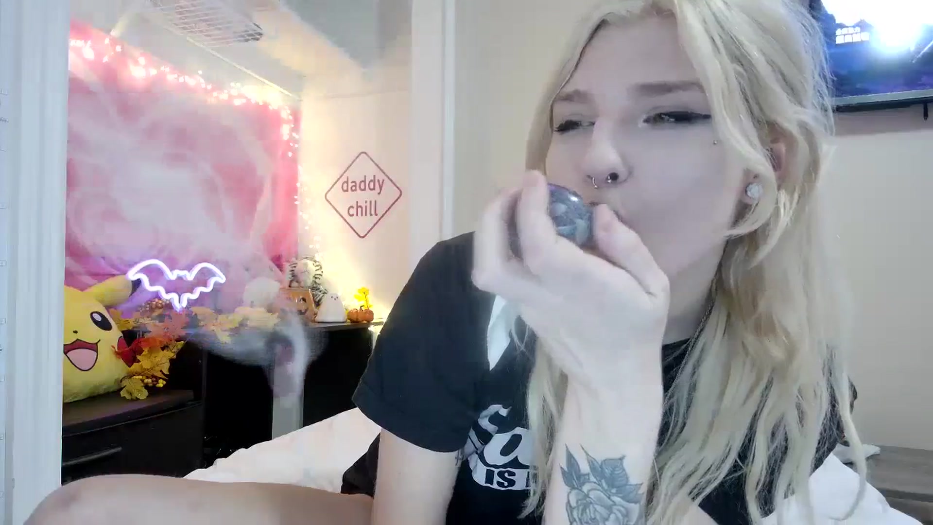 Gallery image thumbnail from DuckChan0's myfreecams stream on, 09/11/2023, 17:38 image 19 of 20