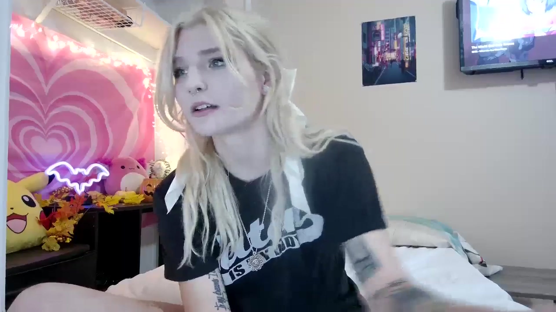 Gallery image thumbnail from DuckChan0's myfreecams stream on, 09/11/2023, 17:38 image 18 of 20