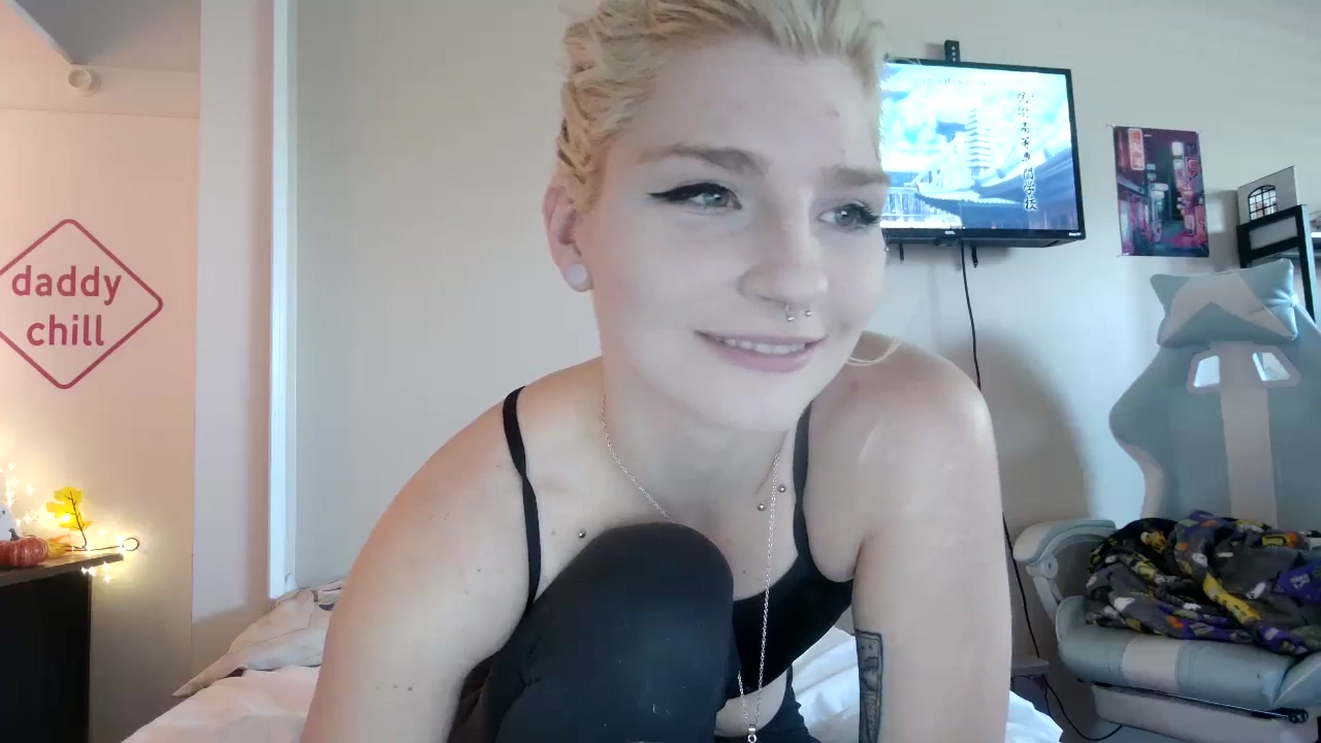 Gallery image thumbnail from DuckChan0's myfreecams stream on, 09/13/2023, 16:09 image 6 of 20