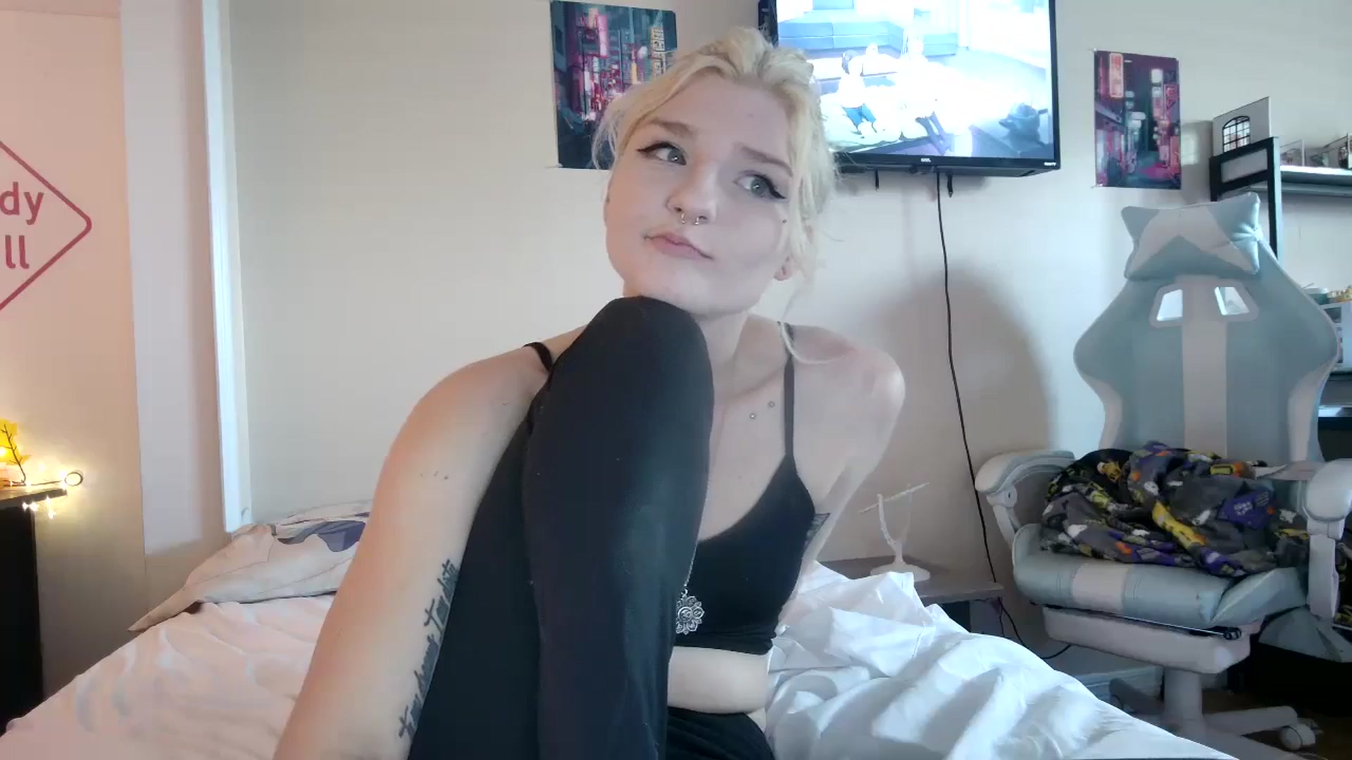 Gallery image thumbnail from DuckChan0's myfreecams stream on, 09/13/2023, 16:09 image 14 of 20