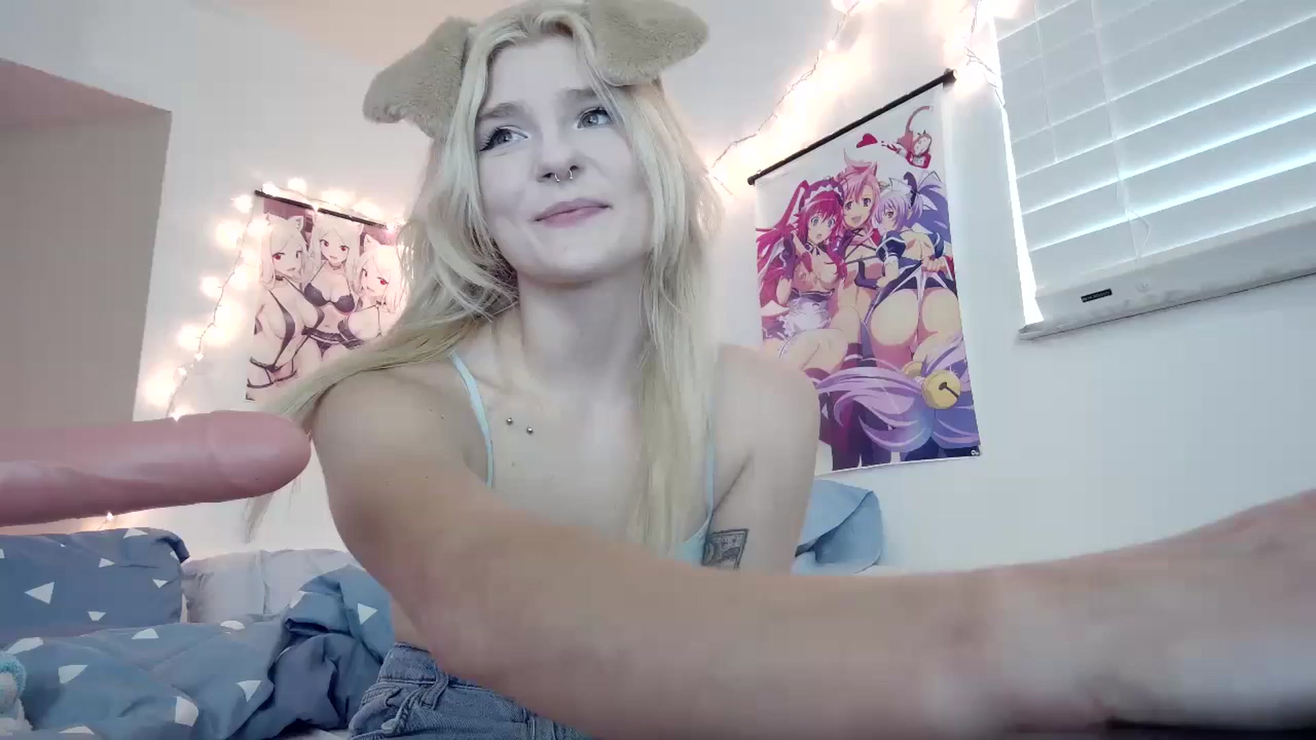 Gallery image thumbnail from DuckChan0's myfreecams stream on, 09/17/2023, 21:39 image 17 of 20