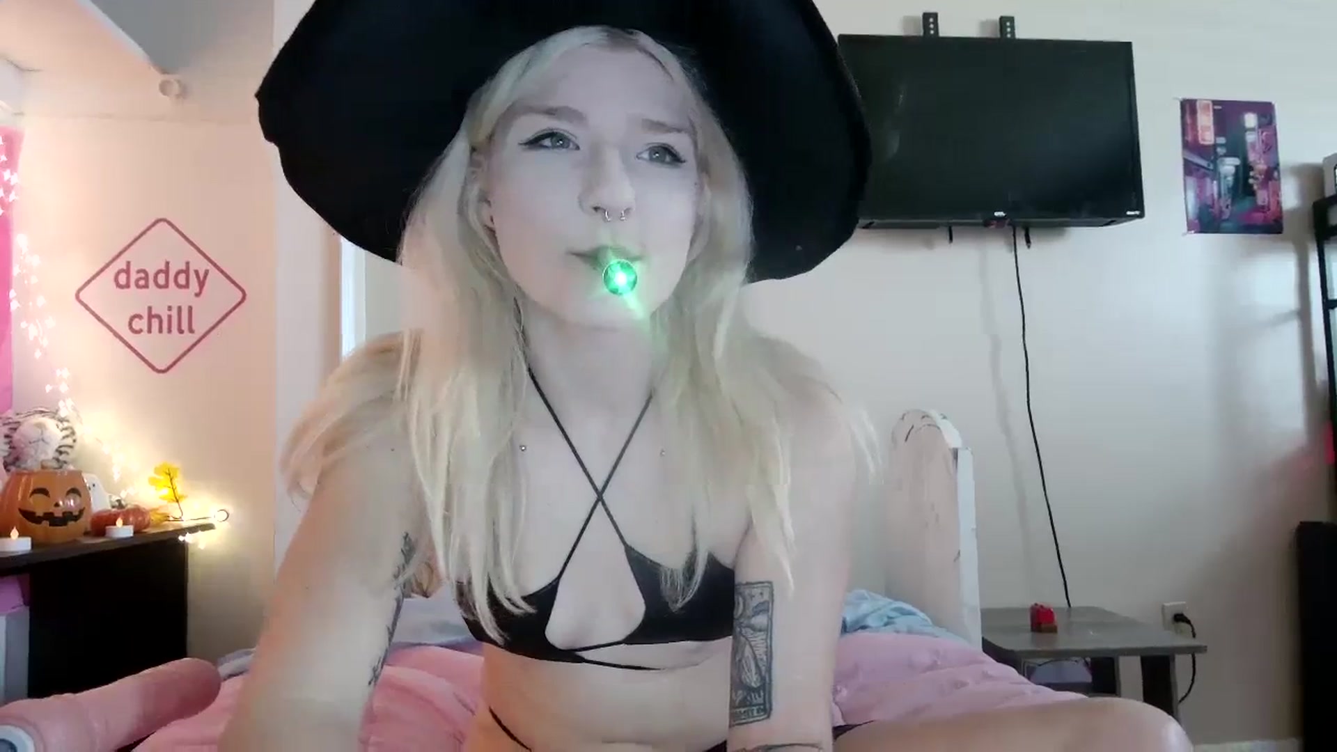 Gallery image thumbnail from DuckChan0's myfreecams stream on, 09/19/2023, 14:03 image 8 of 20