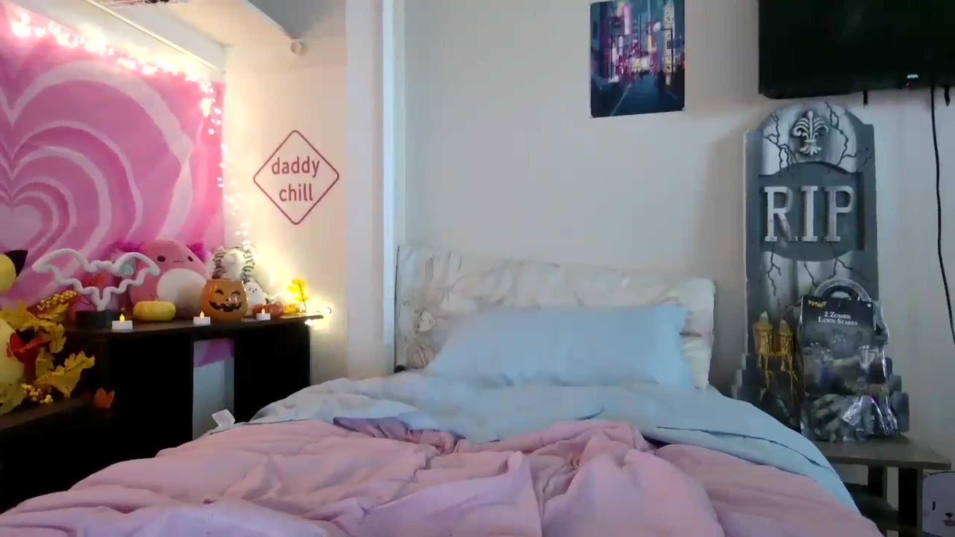 Gallery image thumbnail from DuckChan0's myfreecams stream on, 09/20/2023, 16:27 image 15 of 20