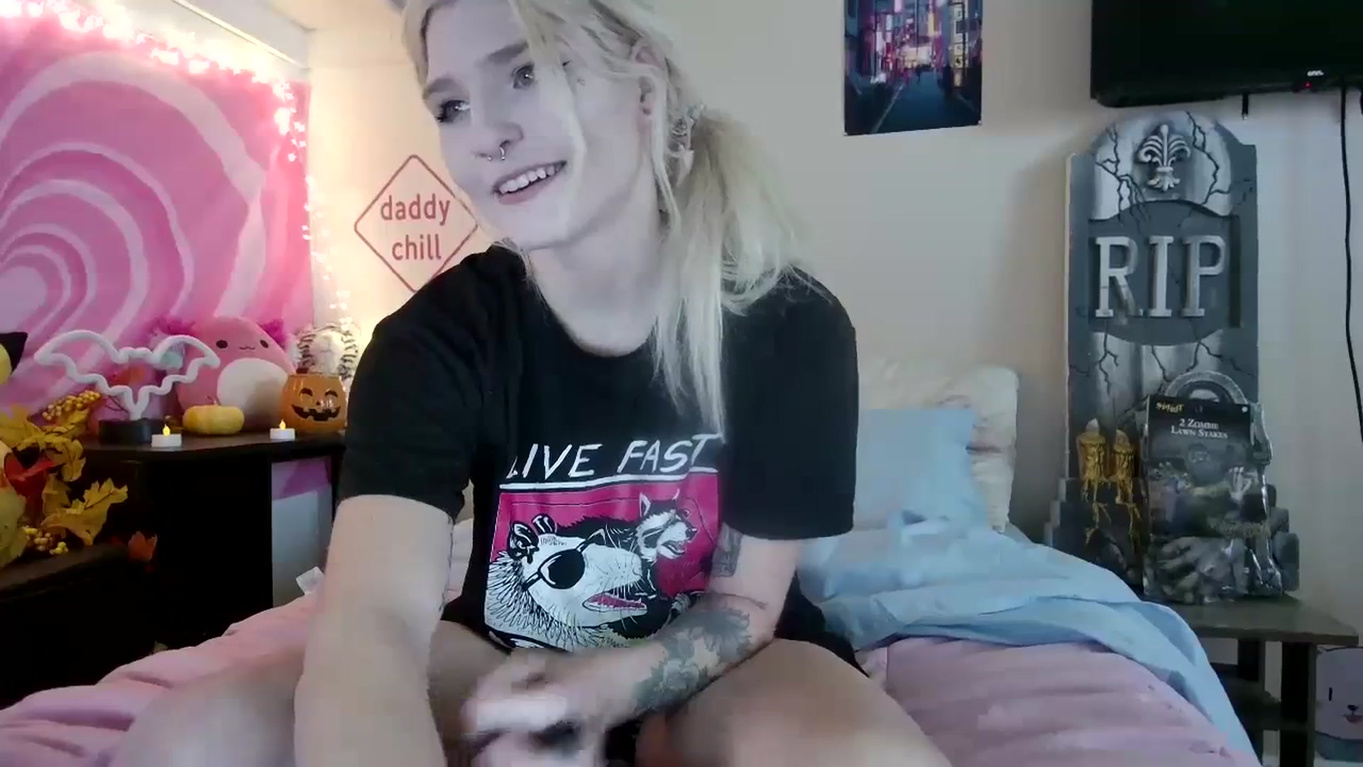 Gallery image thumbnail from DuckChan0's myfreecams stream on, 09/20/2023, 16:27 image 17 of 20
