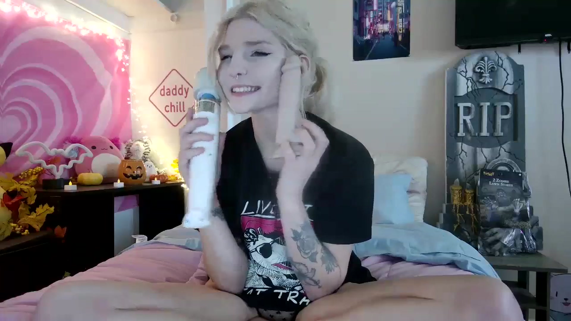 Gallery image thumbnail from DuckChan0's myfreecams stream on, 09/20/2023, 16:27 image 11 of 20