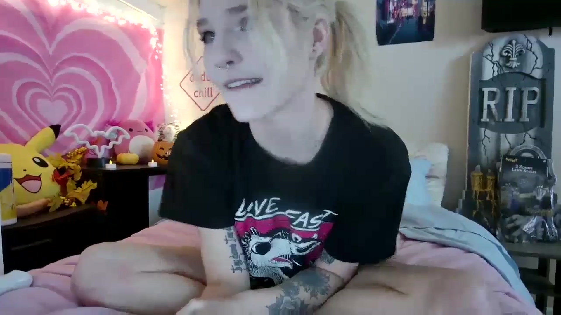 Gallery image thumbnail from DuckChan0's myfreecams stream on, 09/20/2023, 16:27 image 2 of 20