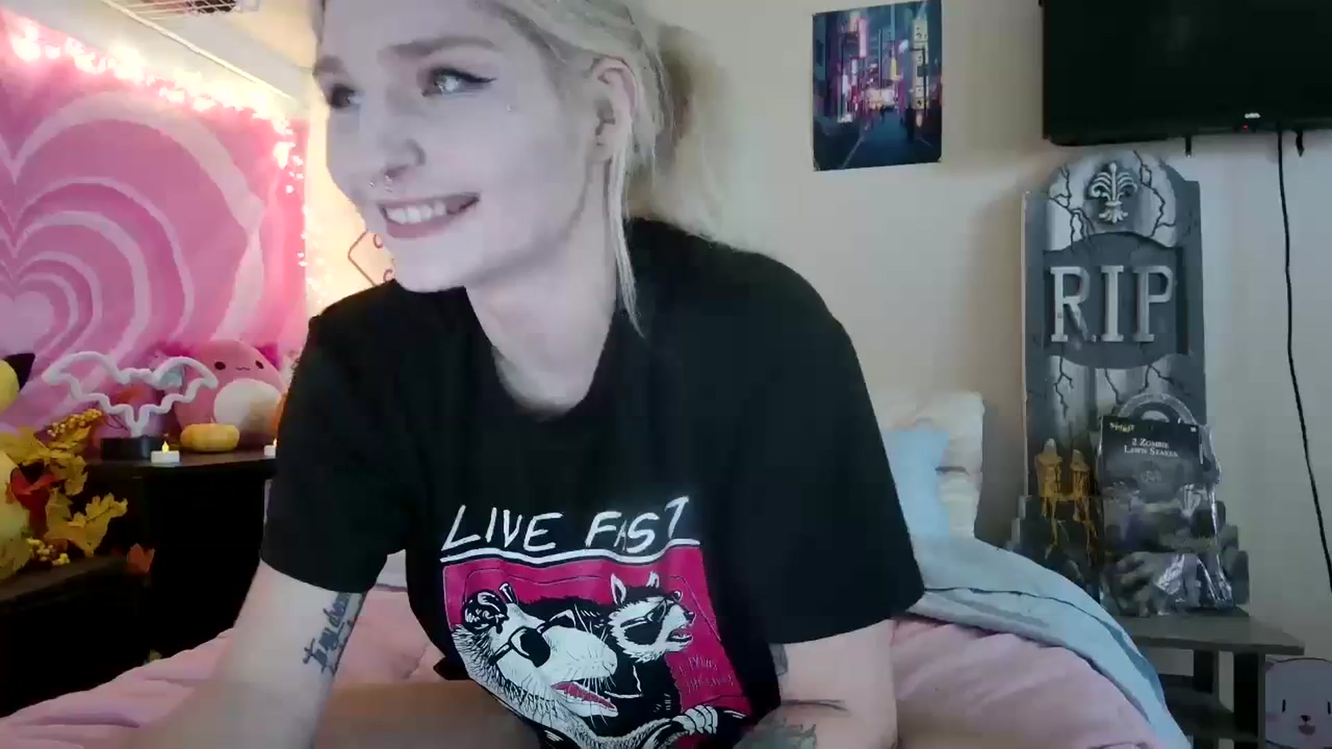 Gallery image thumbnail from DuckChan0's myfreecams stream on, 09/20/2023, 16:27 image 5 of 20