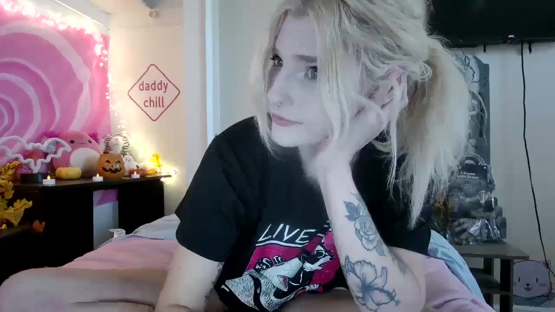 Gallery image thumbnail from DuckChan0's myfreecams stream on, 09/20/2023, 16:27 image 9 of 20