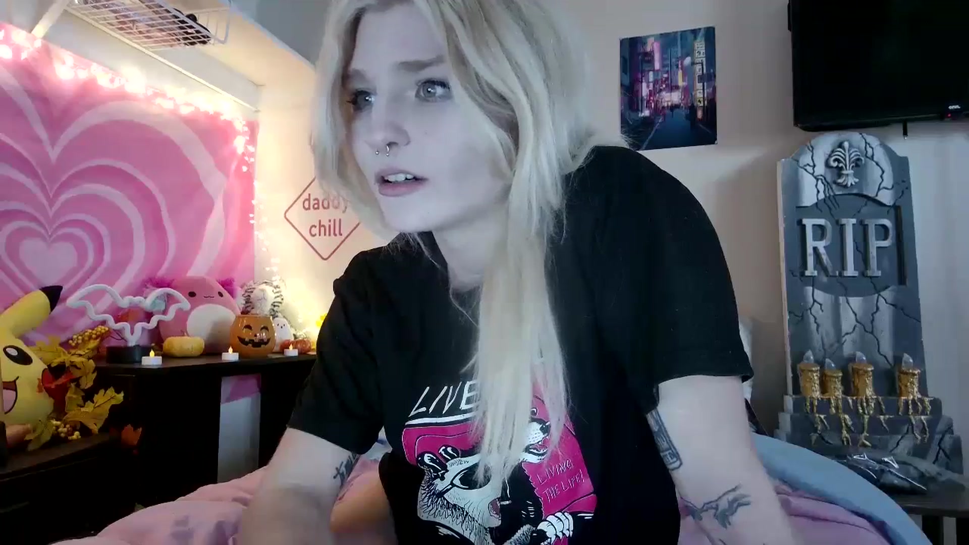 Gallery image thumbnail from DuckChan0's myfreecams stream on, 09/20/2023, 18:07 image 18 of 20