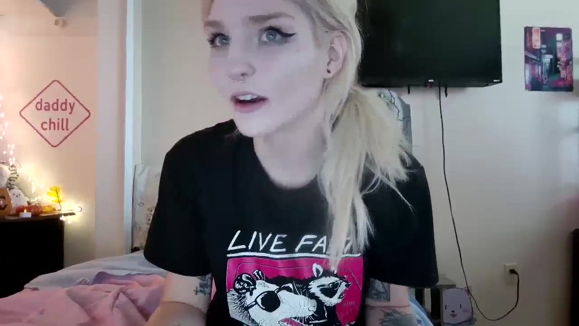 Gallery image thumbnail from DuckChan0's myfreecams stream on, 09/20/2023, 18:07 image 4 of 20