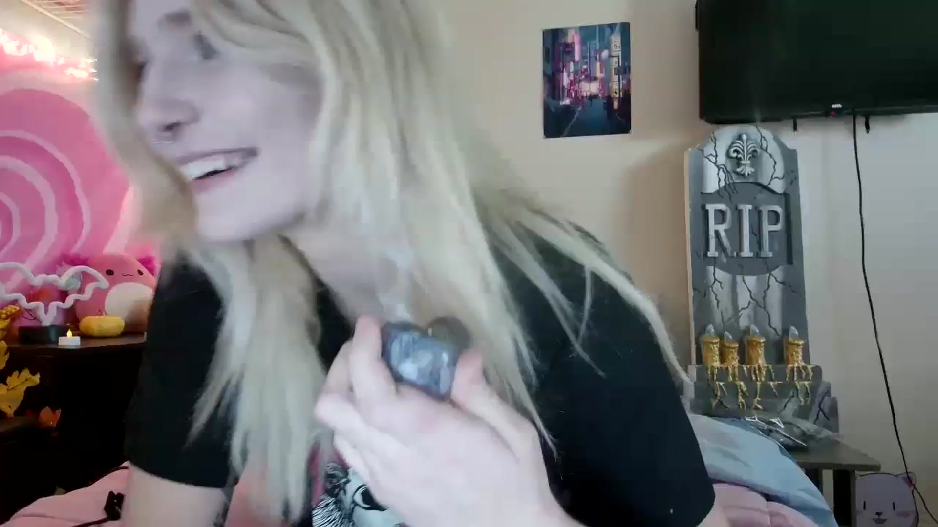 Gallery image thumbnail from DuckChan0's myfreecams stream on, 09/20/2023, 18:07 image 13 of 20