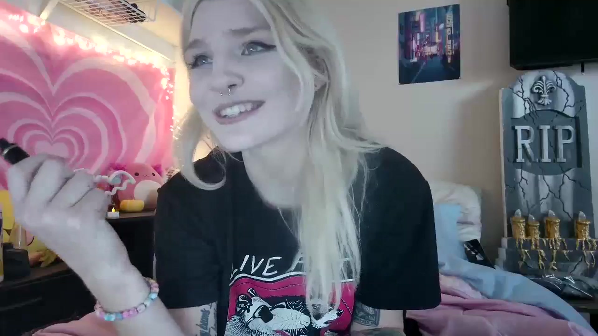 Gallery image thumbnail from DuckChan0's myfreecams stream on, 09/20/2023, 18:07 image 19 of 20
