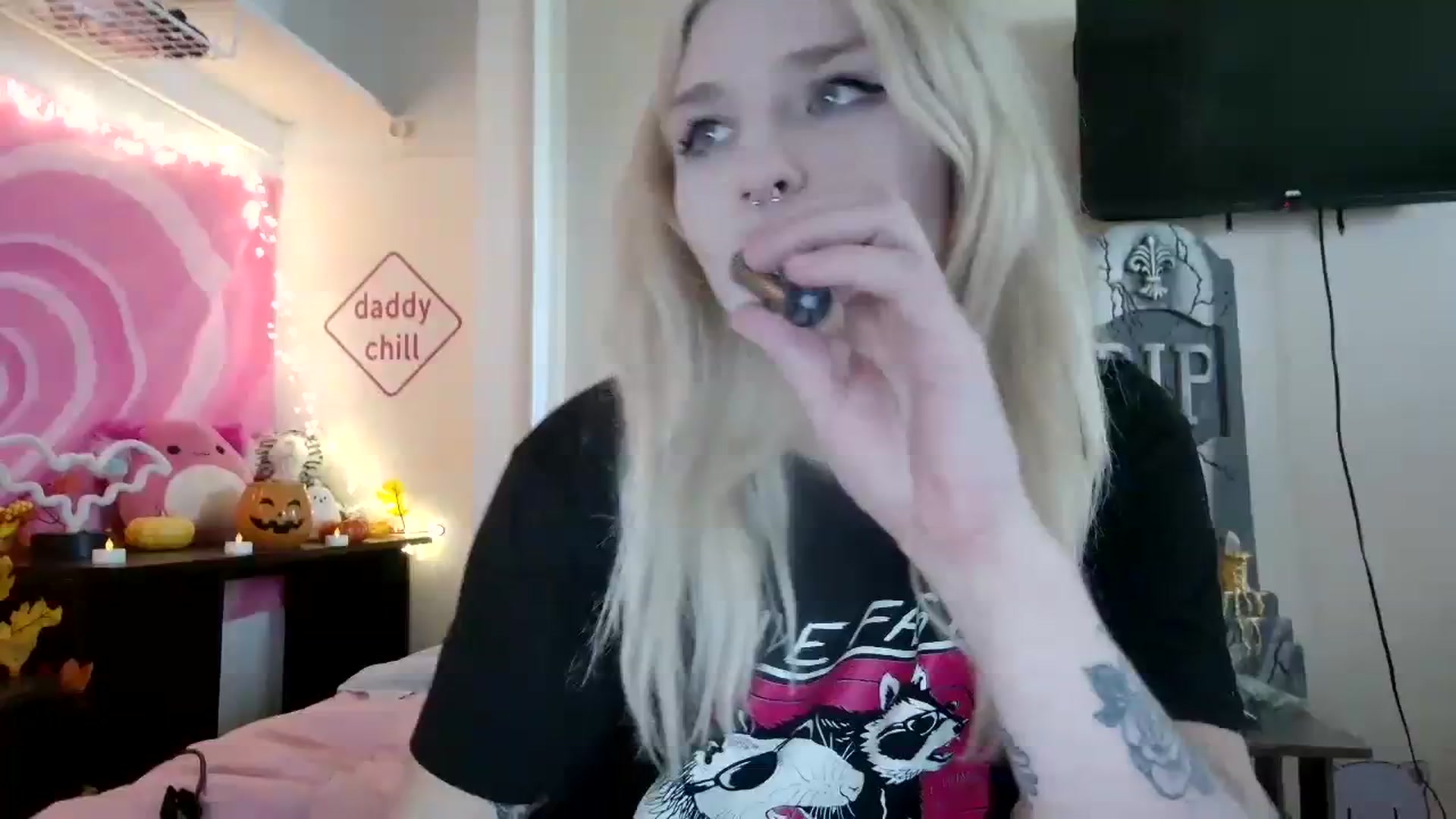 Gallery image thumbnail from DuckChan0's myfreecams stream on, 09/20/2023, 18:07 image 9 of 20