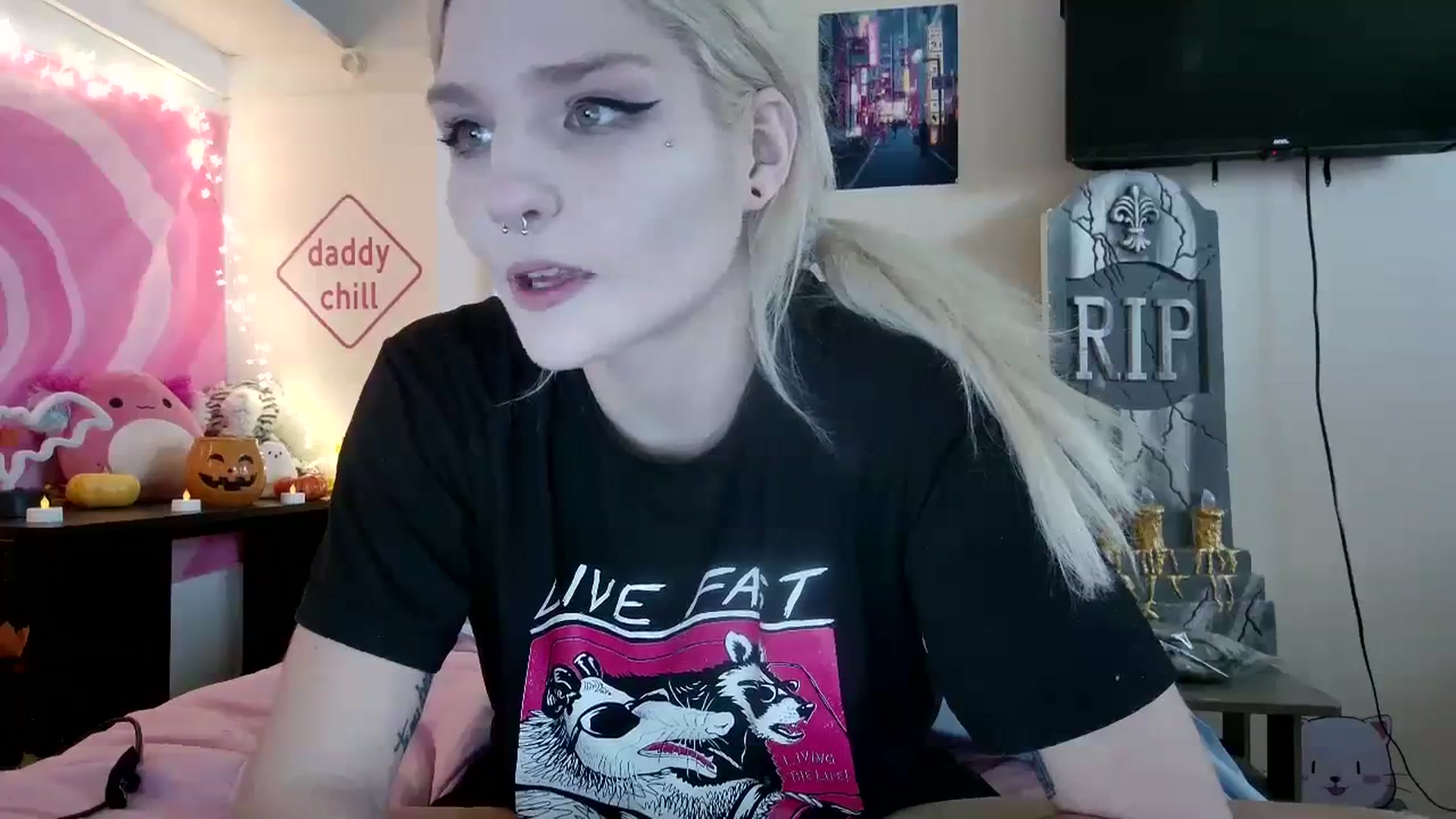 Gallery image thumbnail from DuckChan0's myfreecams stream on, 09/20/2023, 18:07 image 5 of 20