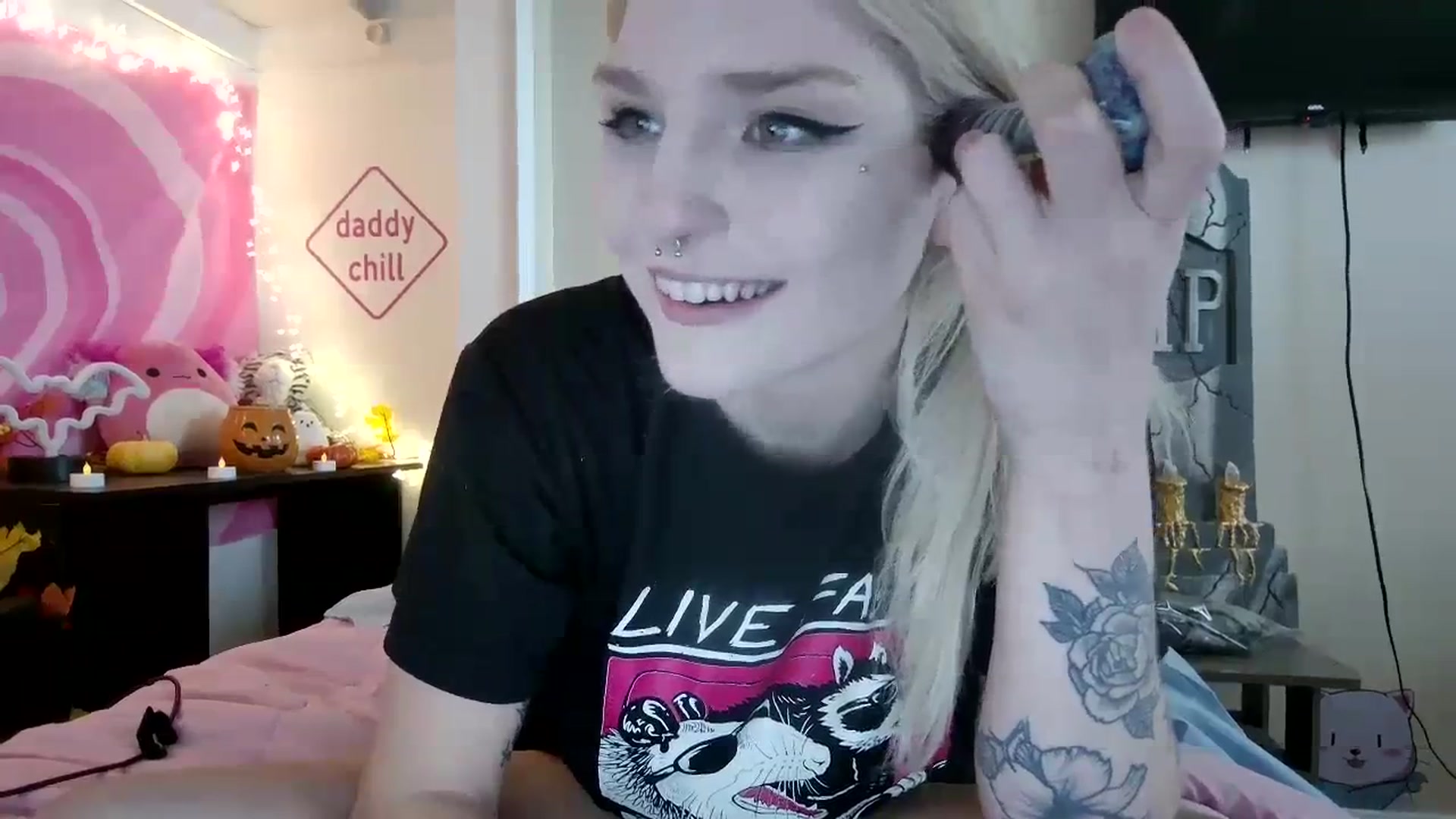 Gallery image thumbnail from DuckChan0's myfreecams stream on, 09/20/2023, 18:07 image 7 of 20