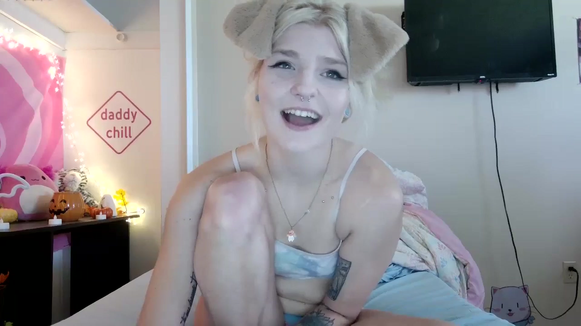 Gallery image thumbnail from DuckChan0's myfreecams stream on, 09/25/2023, 15:43 image 16 of 20