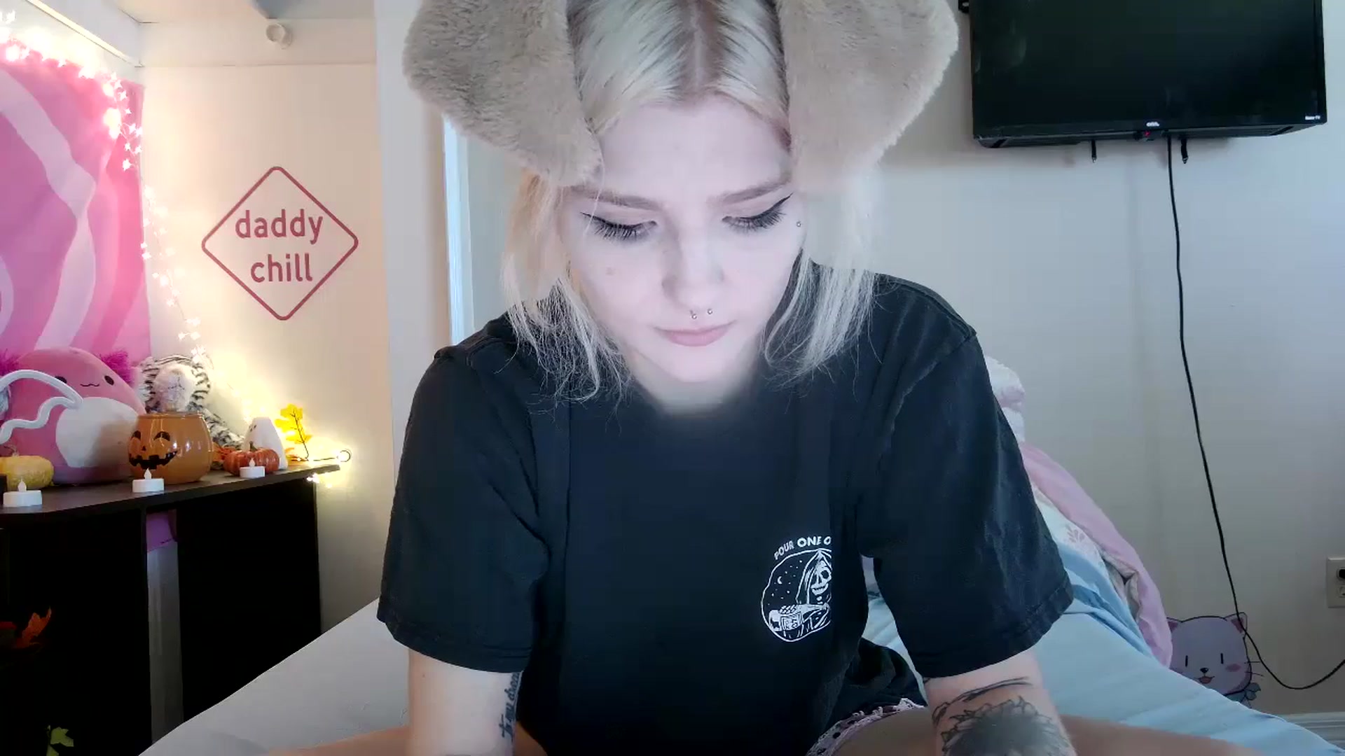 Gallery image thumbnail from DuckChan0's myfreecams stream on, 09/25/2023, 16:04 image 17 of 20