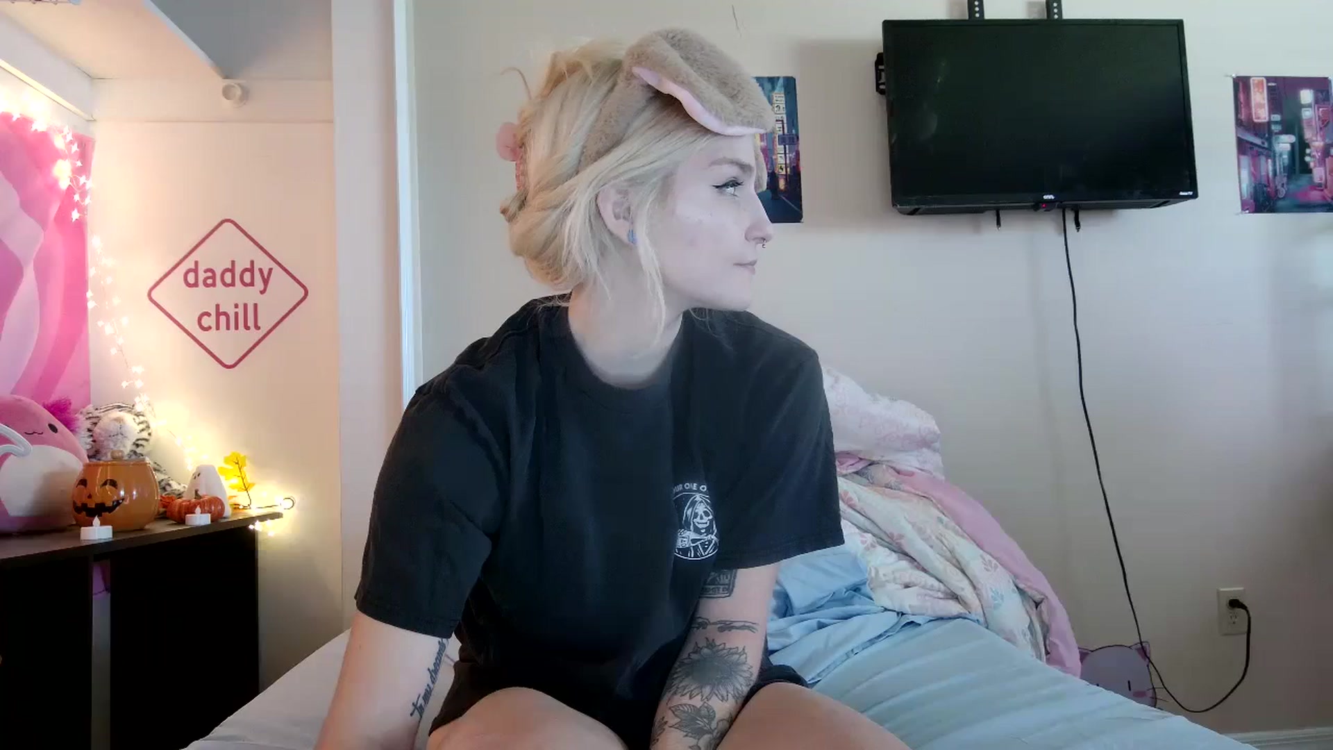 Gallery image thumbnail from DuckChan0's myfreecams stream on, 09/25/2023, 16:04 image 1 of 20